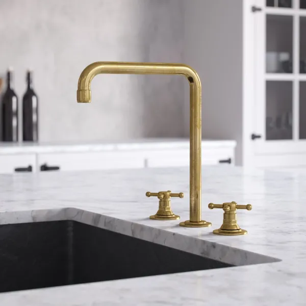 Hassel&Teudt HHV605 S06 - Köksblandare med svängbar pip, Polerad mässing Naturfärgad