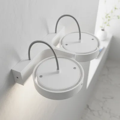 Big A02 - Dubbel. LED-vägglampa med lutning, matt vit.