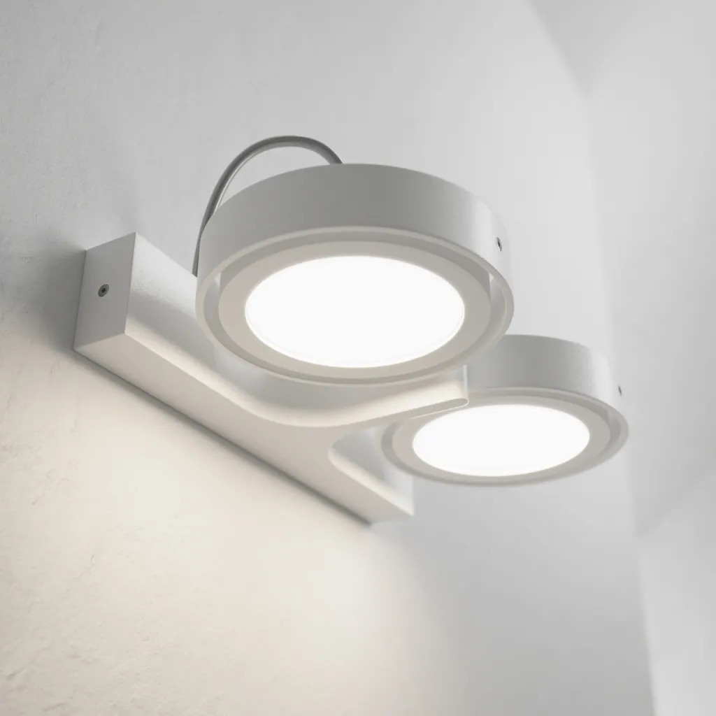 Big A02 - Dubbel. LED-vägglampa med lutning, matt vit.