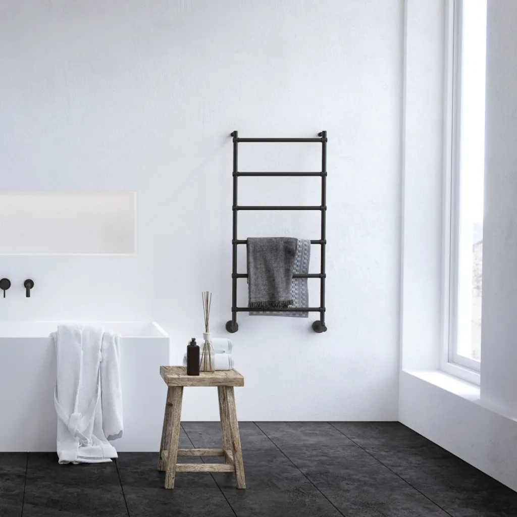 Vetro DeLuxe 442/6 - Vattenburen handduksvärmare, matt svart