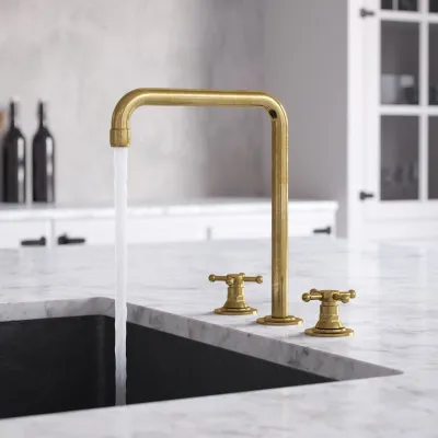 Hassel&Teudt HHV605 S06 - Köksblandare med svängbar pip, Polerad mässing Naturfärgad