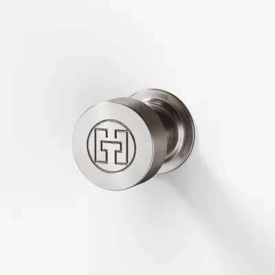 Hassel&Teudt HKN01L - Möbelhandtag med H&T-logotyp, PVD-borstat stål