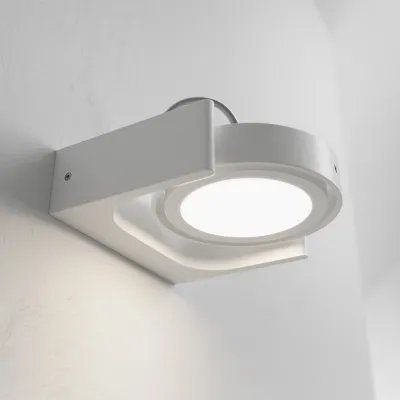 Big A 01 - LED-vägglampa med lutning, matt vit.
